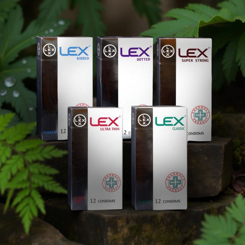 Разноцветные коробки LEX с надписями и обозначениями вкусов, комплект из пяти пачек