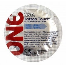 Синя упаковка ONE Tattoo Touch із тату-дизайном, 1 презерватив, текстурована поверхня