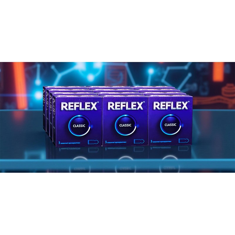 Несколько коробок Reflex Classic с синим и белым дизайном, 12 пачек по 3 презерватива