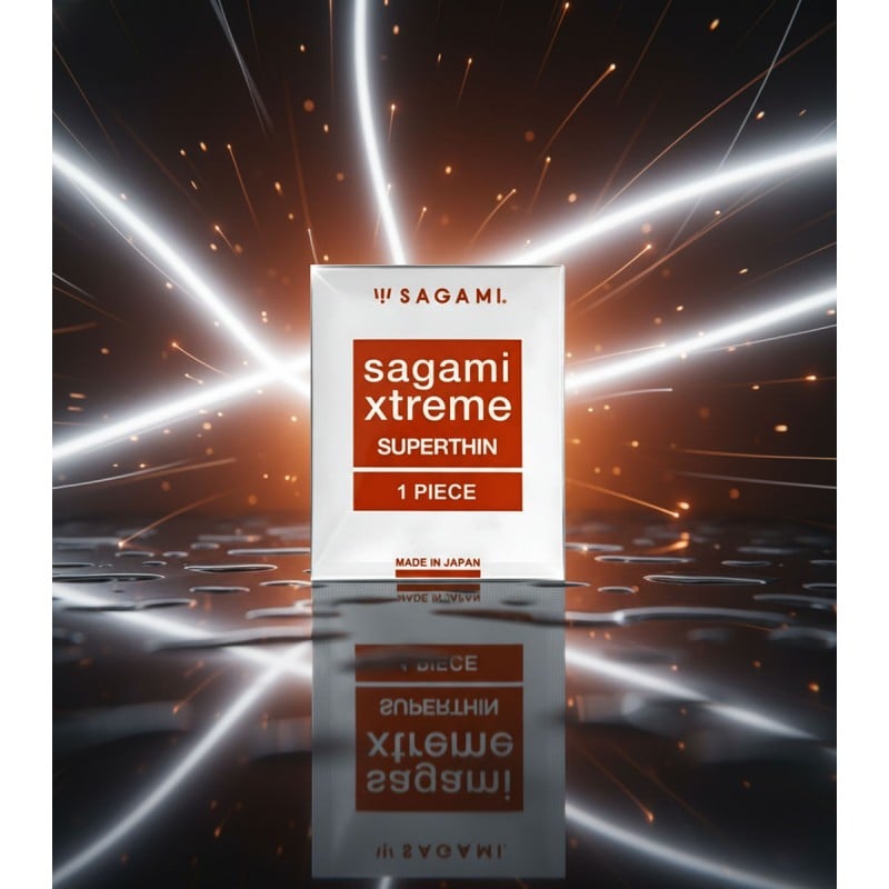 Белая упаковка Sagami Xtreme SuperThin с синим и серебристым текстом 1 шт