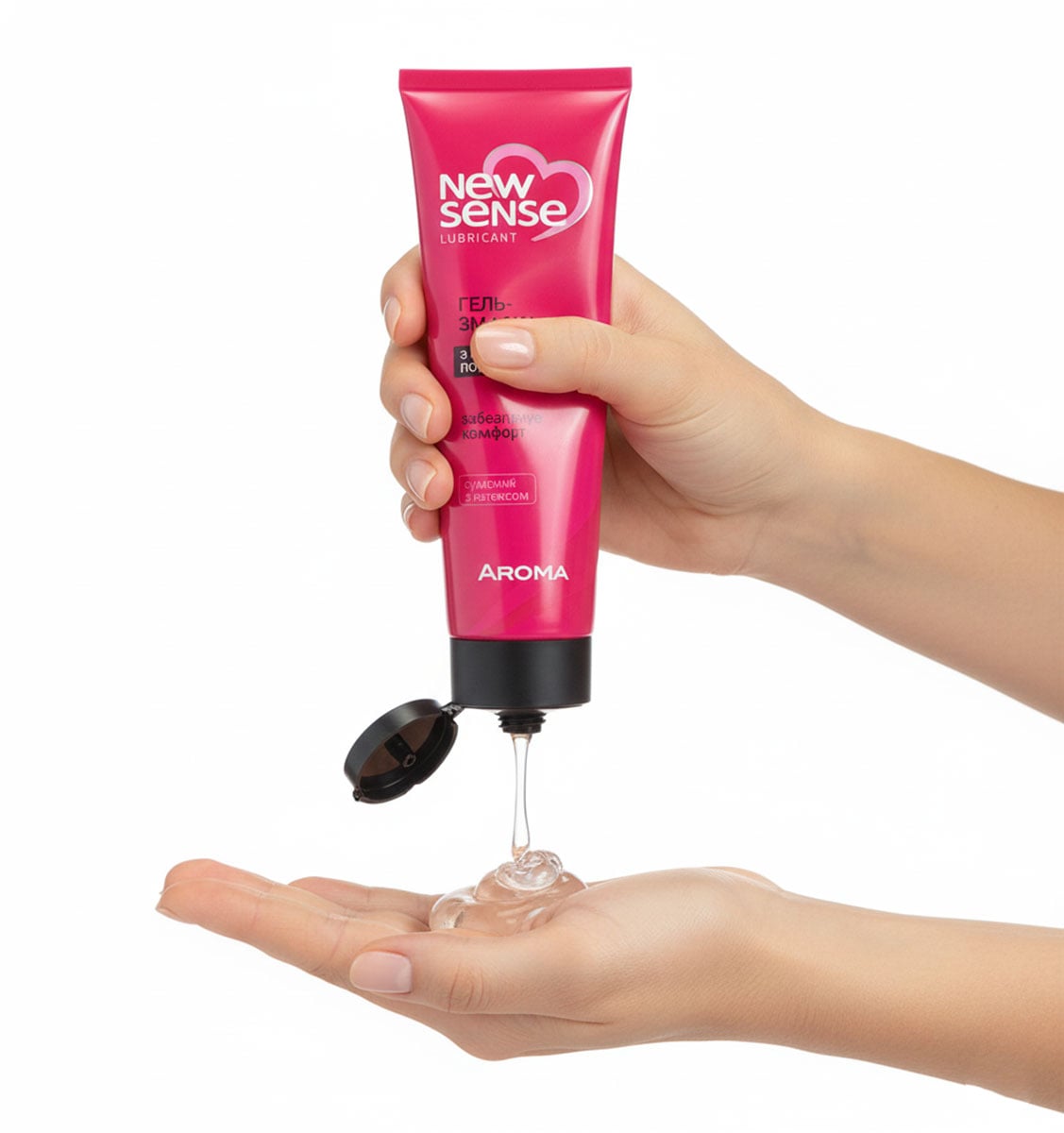 Прозрачный флакон с красно-розовой жидкостью и этикеткой NewSense Aroma клубника, 100 мл