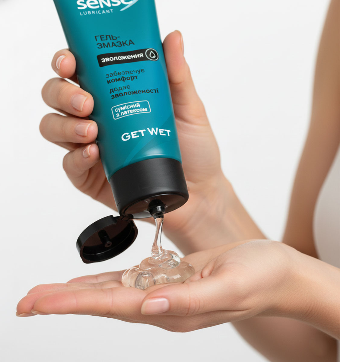 Білий флакон з блакитно-рожевою етикеткою NewSense GetWet 100мл