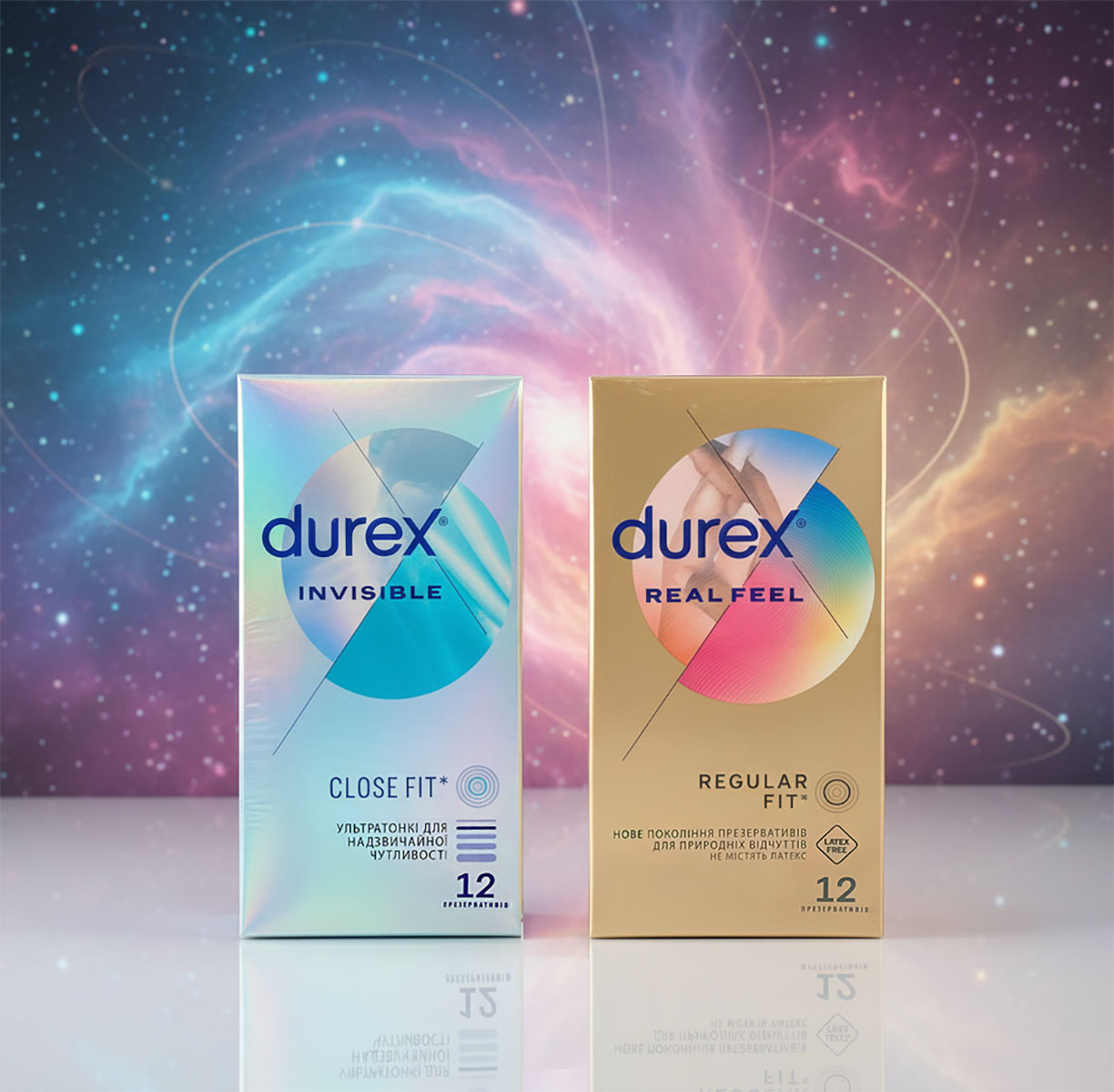Две коробки презервативов Durex Invisible и Real Feel на светлом фоне, общее 24 штуки