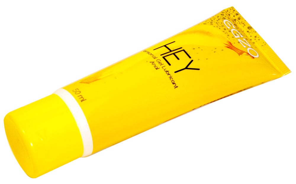 Желтый тюбик EGZO HEY с надписью banana lubricant 50ml на белом фоне
