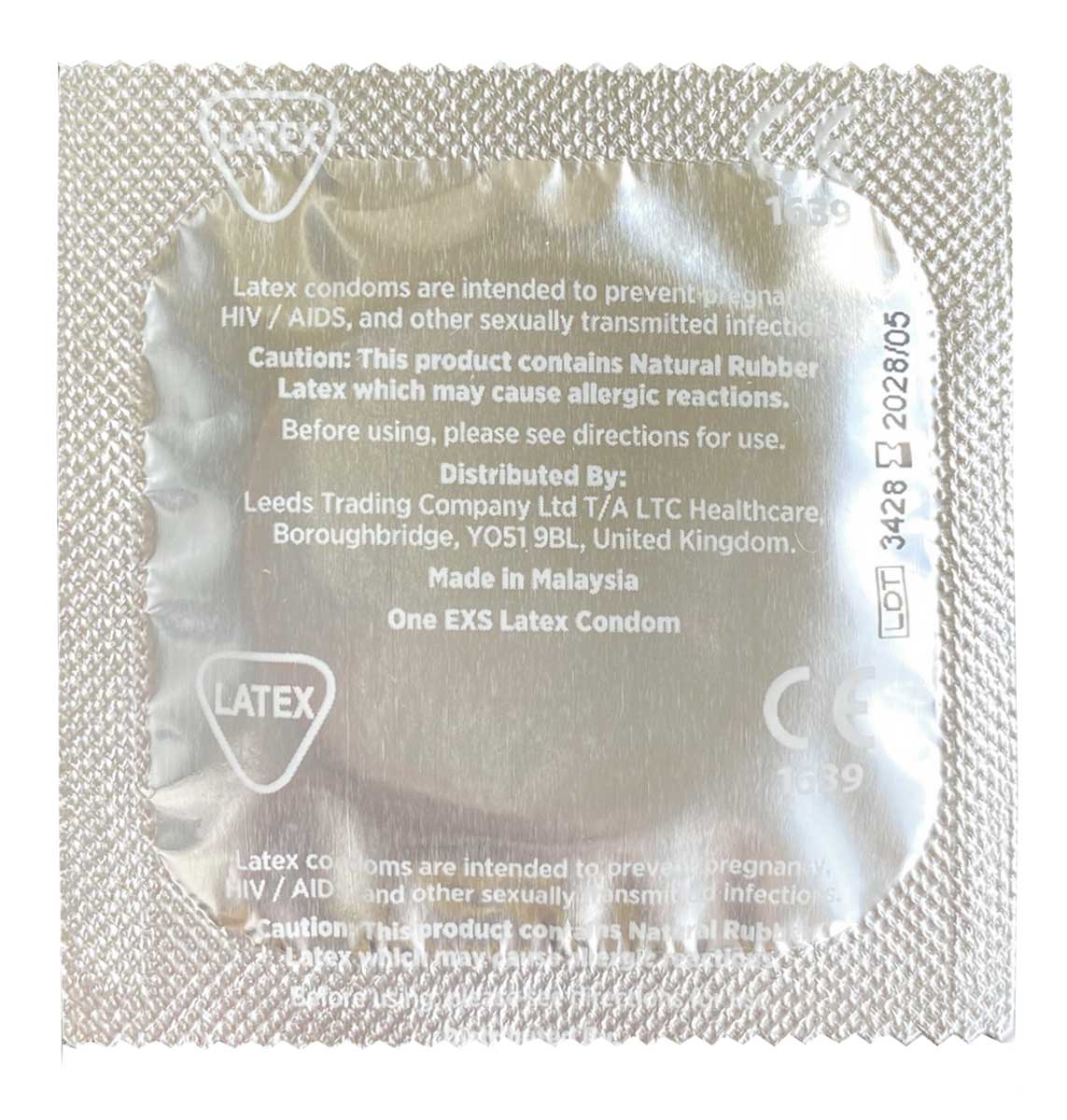 Чорна упаковка EXS New year з червоними і білими написами, 2 презервативи