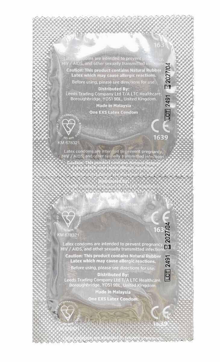 Черная упаковка EXS Regular с оранжевым кругом и надписью 2 condoms