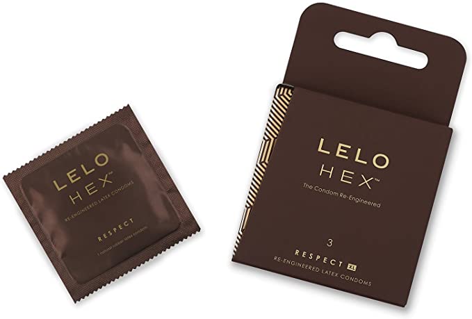 Черная коробка Lelo HEX Respect XL с серебристым логотипом и надписью 3 condoms