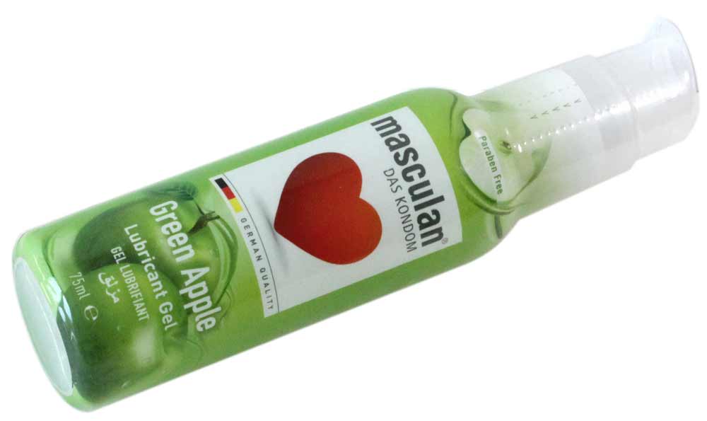 Зеленый тюбик Masculan Green Apple 75 мл с изображением зеленого яблока и логотипом
