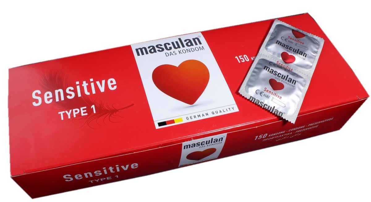 Біла коробка презервативів Masculan Sensitive 150 з червоною вставкою та логотипом бренду