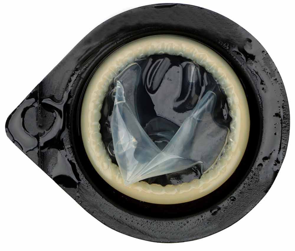 Черная упаковка Olo 0.01 BLACK с надписью 10шт и упоминанием гиалуроновой кислоты