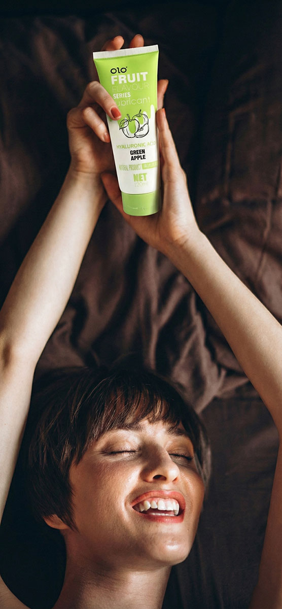 Прозрачный флакон с зелёной жидкостью OLO Fruit flavour Green apple 120мл