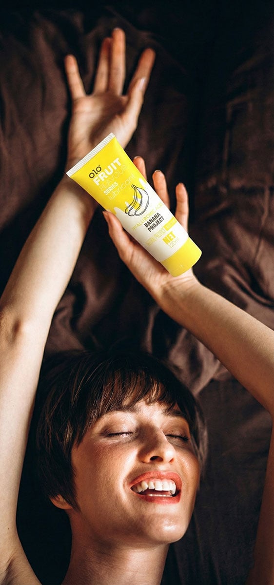 Желтая бутылка OLO Banana с зеленой крышкой, надпись Fruit flavour Banana, объем 120 мл