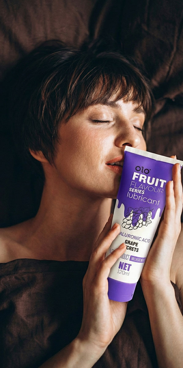 Фіолетовий флакон OLO Fruit flavour Grape secrets 120мл із зображенням винограду