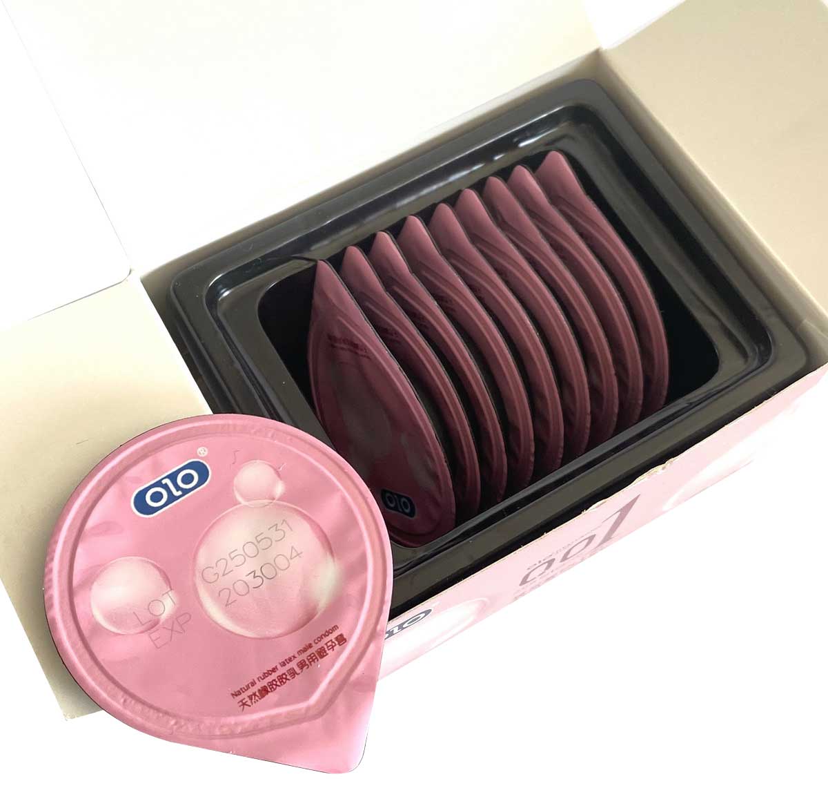 Розовая упаковка Olo 0.01 Plus с цветком сакуры и надписью 10 шт