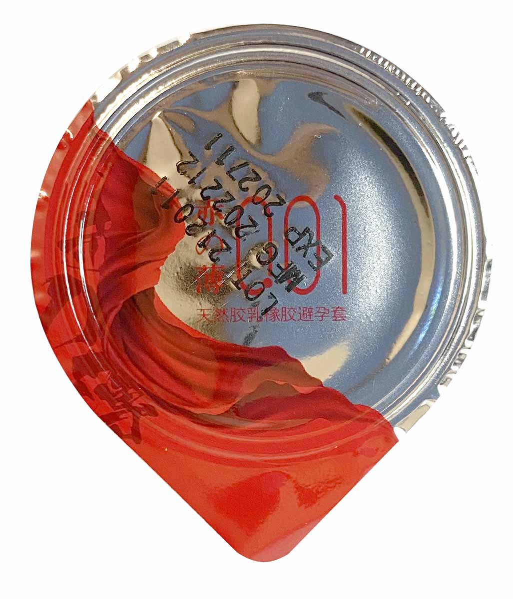 Красная и серебристая коробка Olo 0.01 RedSilver 10 шт с надписью ультратонкие