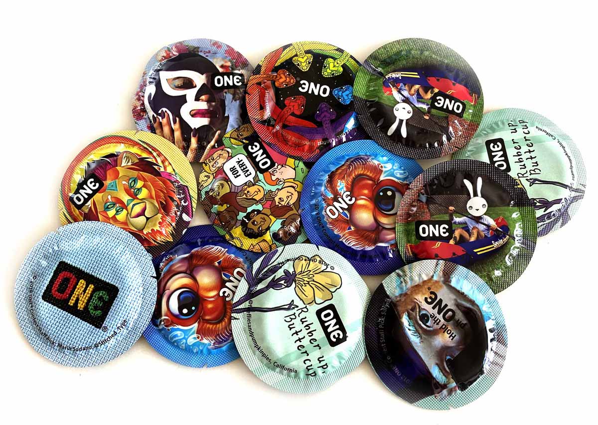 Чорна коробка з синім та сріблястим написом ONE Legend Extra large 12 шт особливої форми