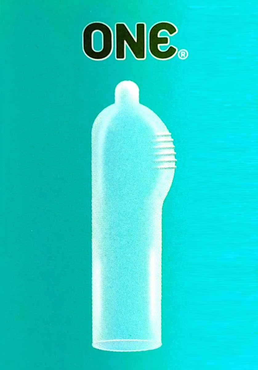 Синя коробка ONE Pleasure Plus з написом Pleasure Plus, 12 збуджуючих презервативів