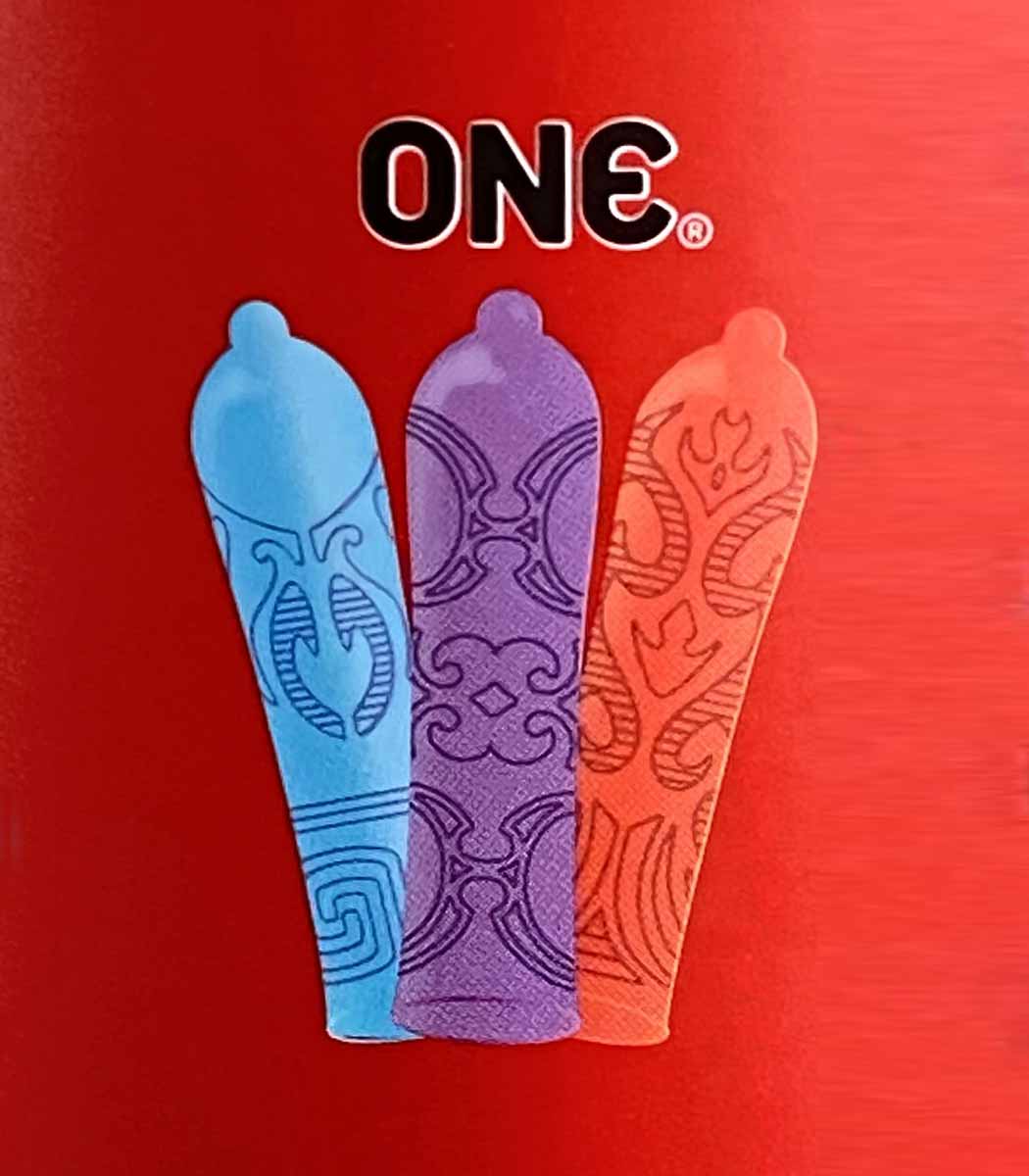 Яскрава кольорова упаковка ONE Tattoo Touch з тату-дизайном, 12 презервативів