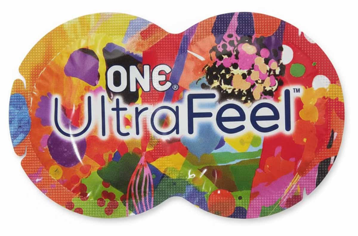 Чорна упаковка ONE Ultrafeel з фіолетовими та сріблястими елементами, 1 презерватив+лубрикант