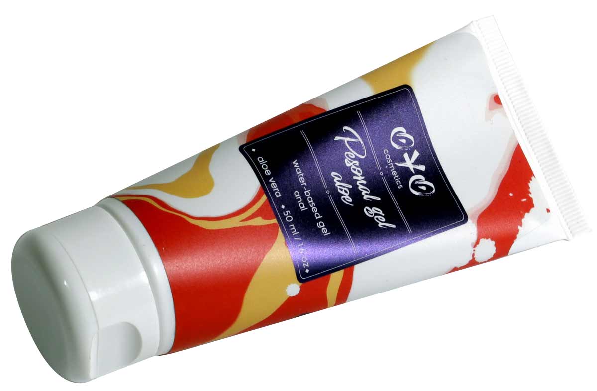 Прозрачный флакон с зеленым гелем OYO Aloe объемом 50 мл на белом фоне