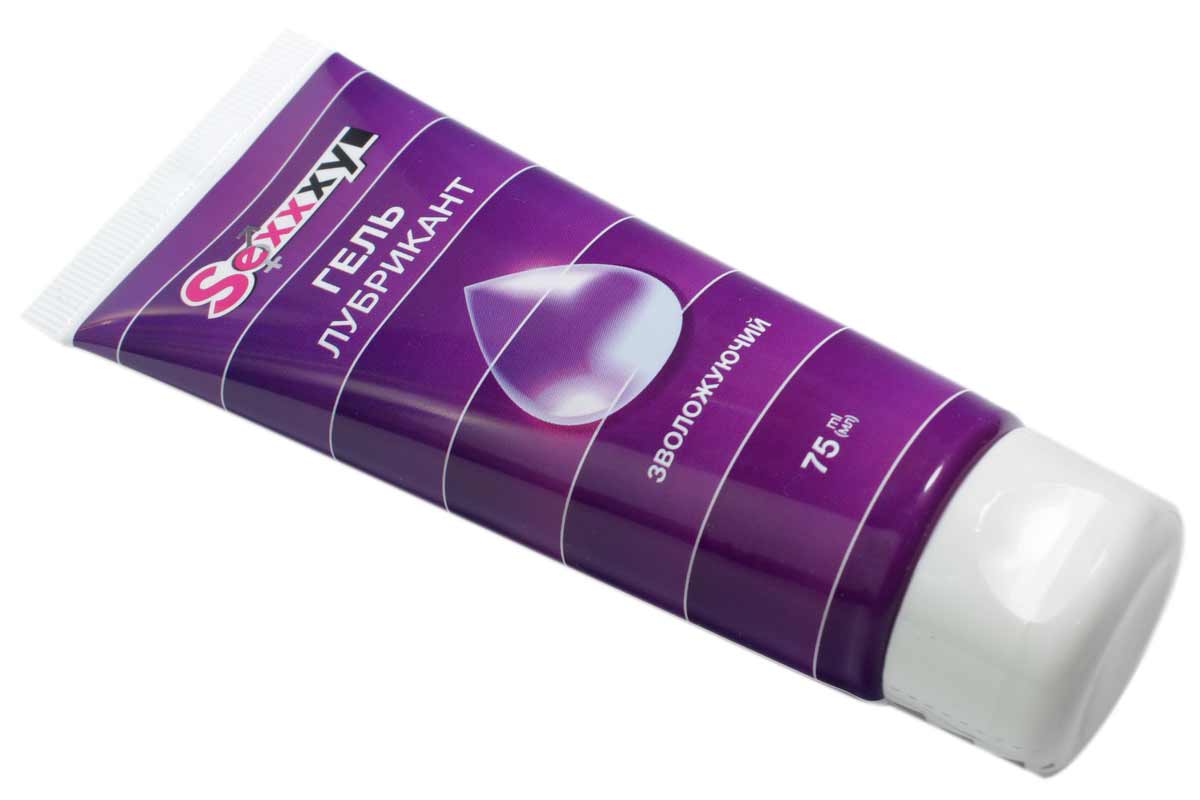 Прозрачный пластиковый флакон с синим колпачком, надпись Sexxxyi, объем 75 мл