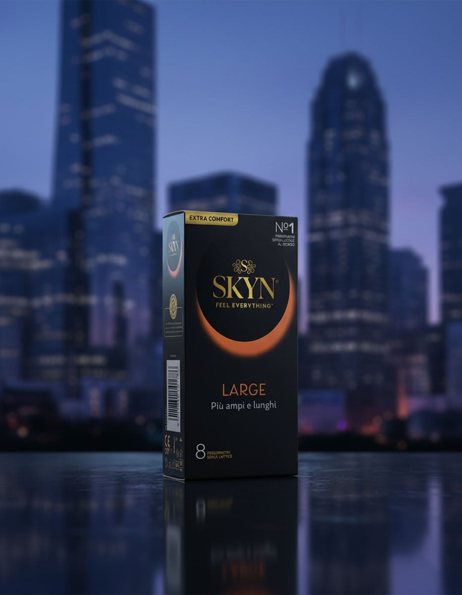 Матовий чорний картон із золотим логотипом SKYN Large king size, 8 штук, безлатексні