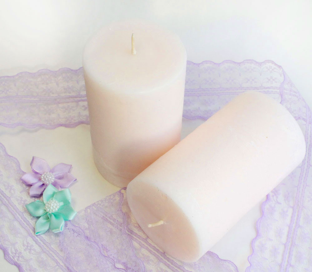 Біла ароматична свічка у прозорій скляній банці з написом Jasmin 160 г